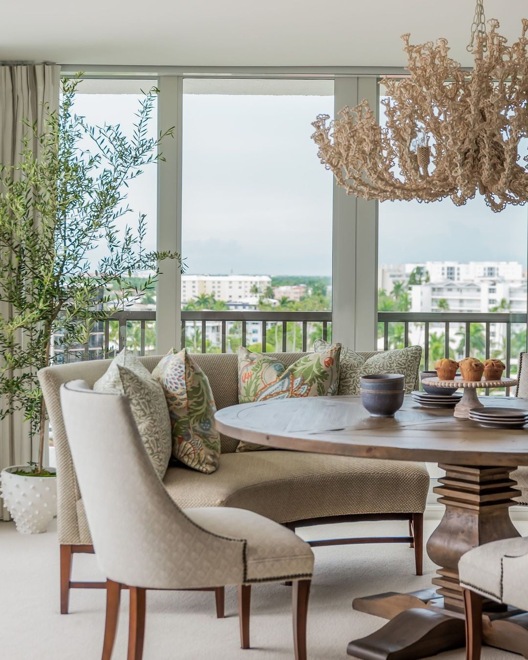 Coastal Cottage Lighting Guide: Soft, Airy Fixtures for a Relaxed Home