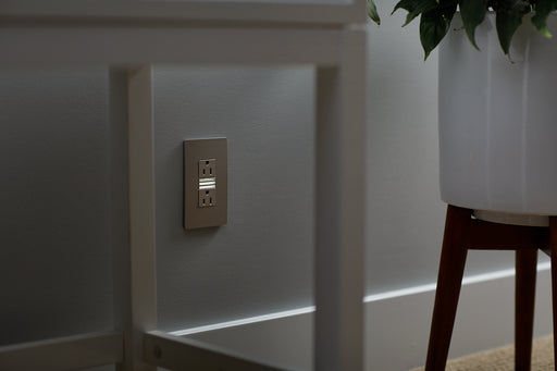 radiant Tamper-Resistant Outlet with Night Light