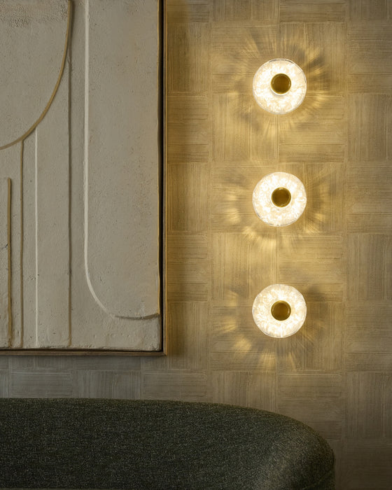 Quorum - 53-8-0847 - One Light Wall Sconce - Del Rey - Brushed Brass|Studio White